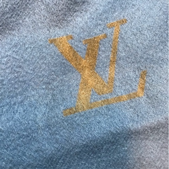 💙Authentic Louis Vuitton Blue Cashmere Scarf Stole super soft. Great for men - Picture 2 of 6